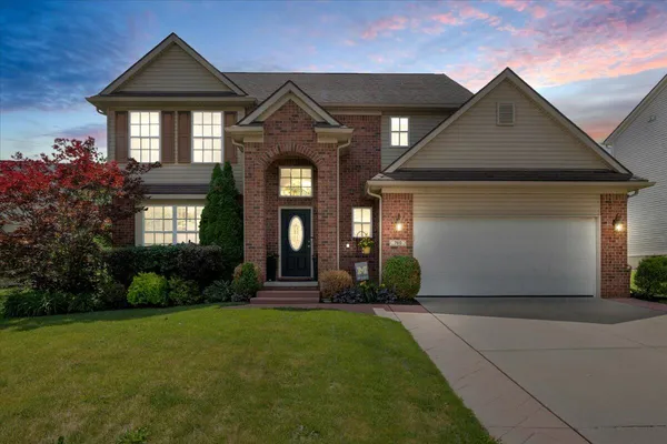 $560,000 | 760 Pembroke Drive, Saline, MI 48176