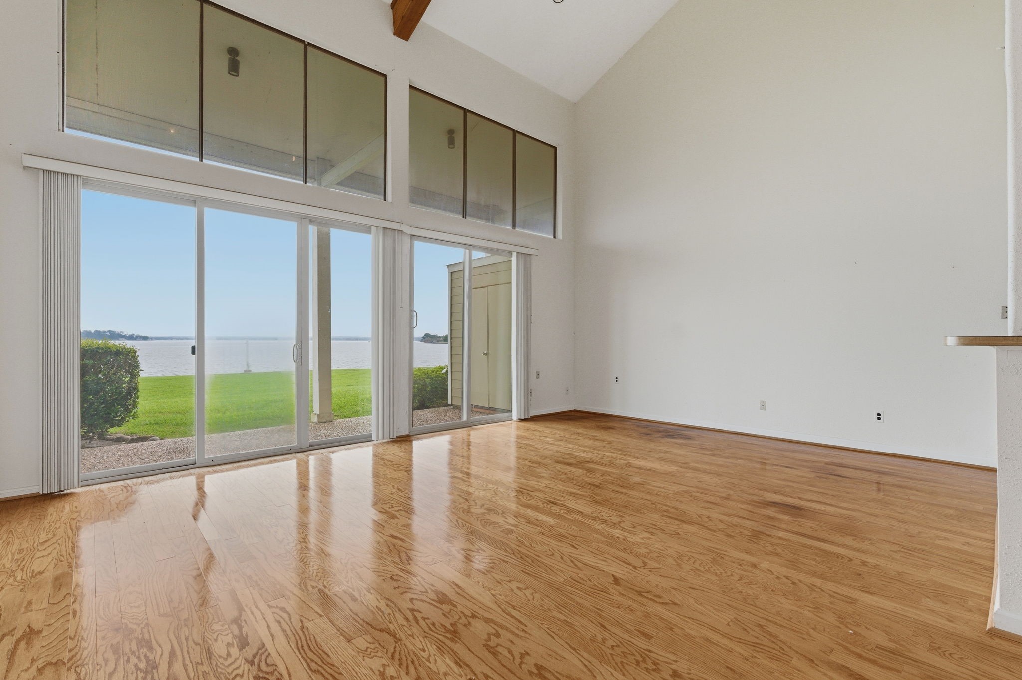 144 April Point Drive South Conroe, TX 77356 - Photo 6 of 33