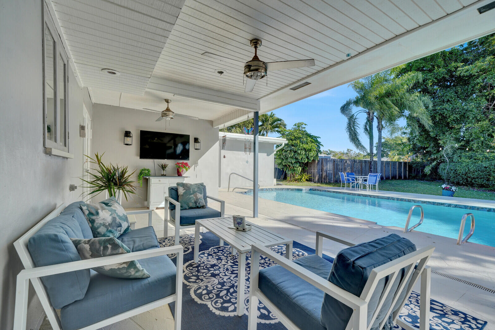 10406 Sleepy Brook Way Boca Raton, FL 33428 - Photo 30 of 36 a view of an outdoor sitting area with furniture