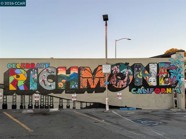 a view of an outdoor space