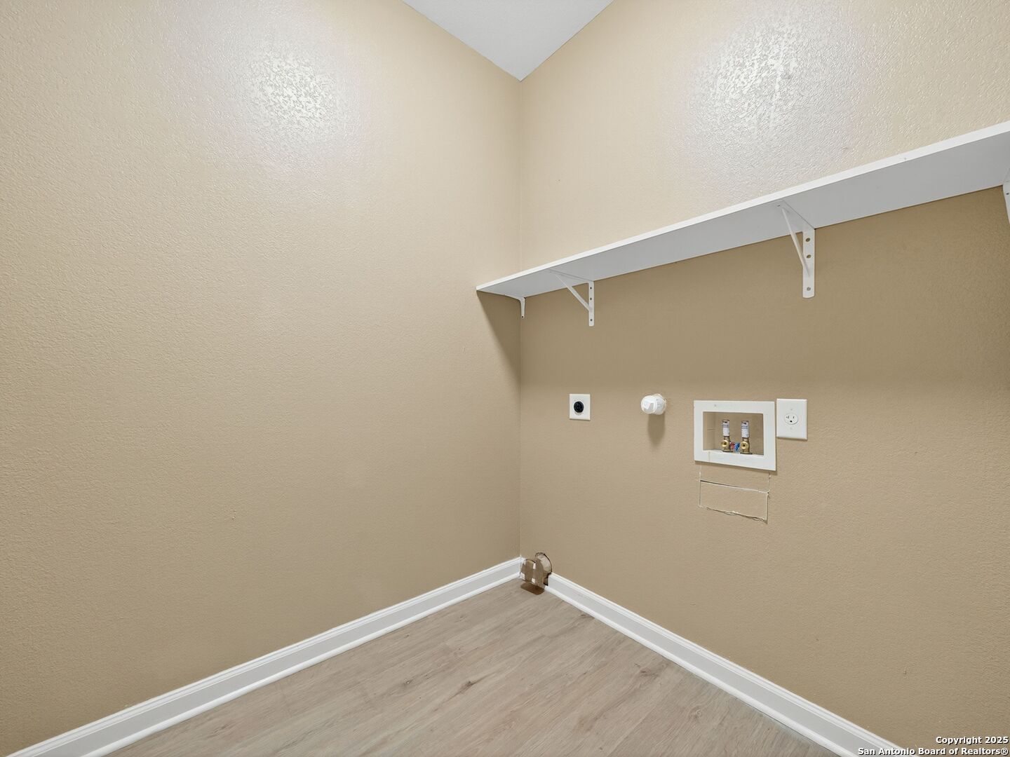 605 Meadow Gate Converse, TX 78109 - Photo 23 of 27 a view of a small space
