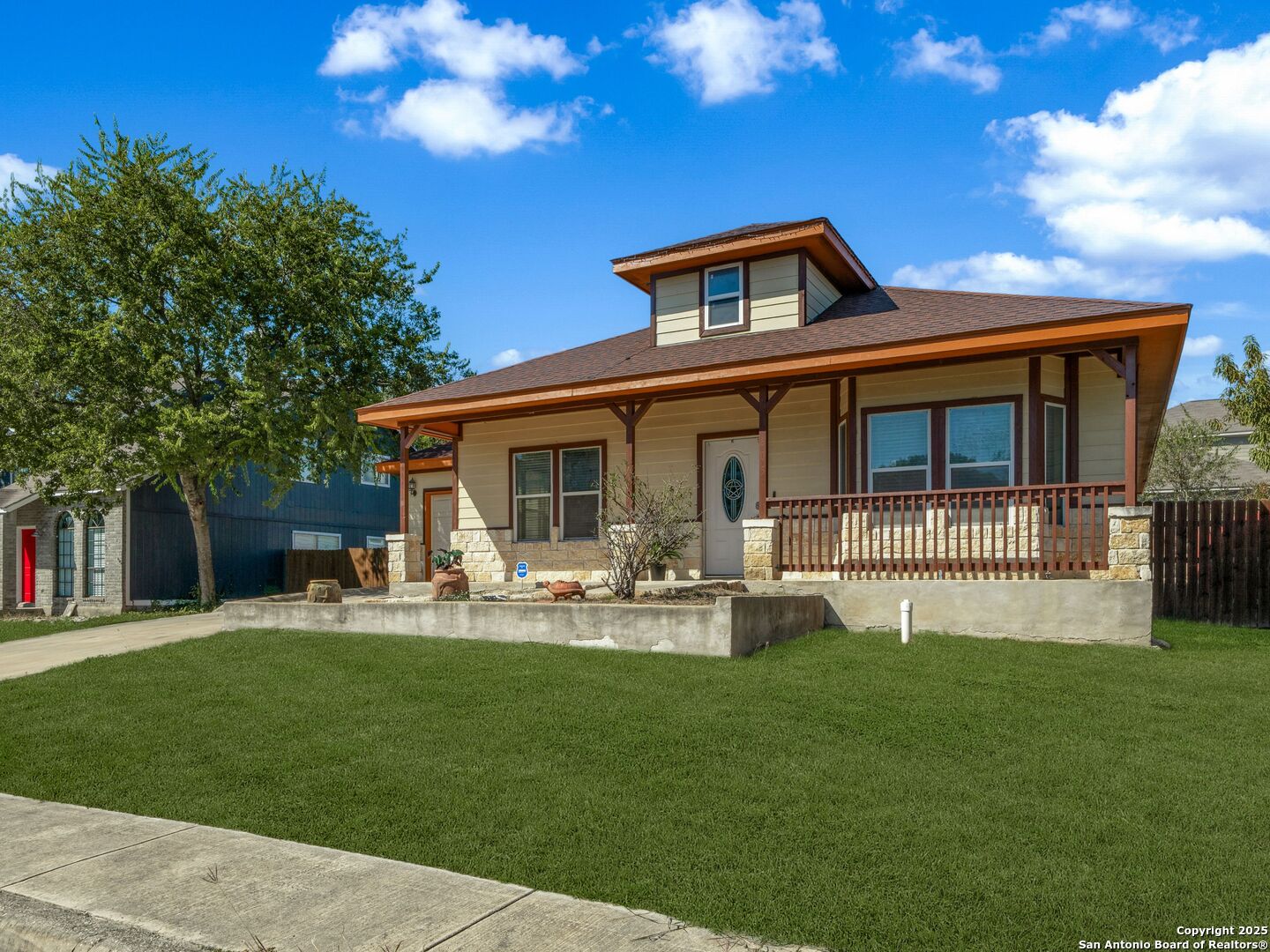 605 Meadow Gate Converse, TX 78109 - Photo 5 of 27 a front view of house with a garden and patio