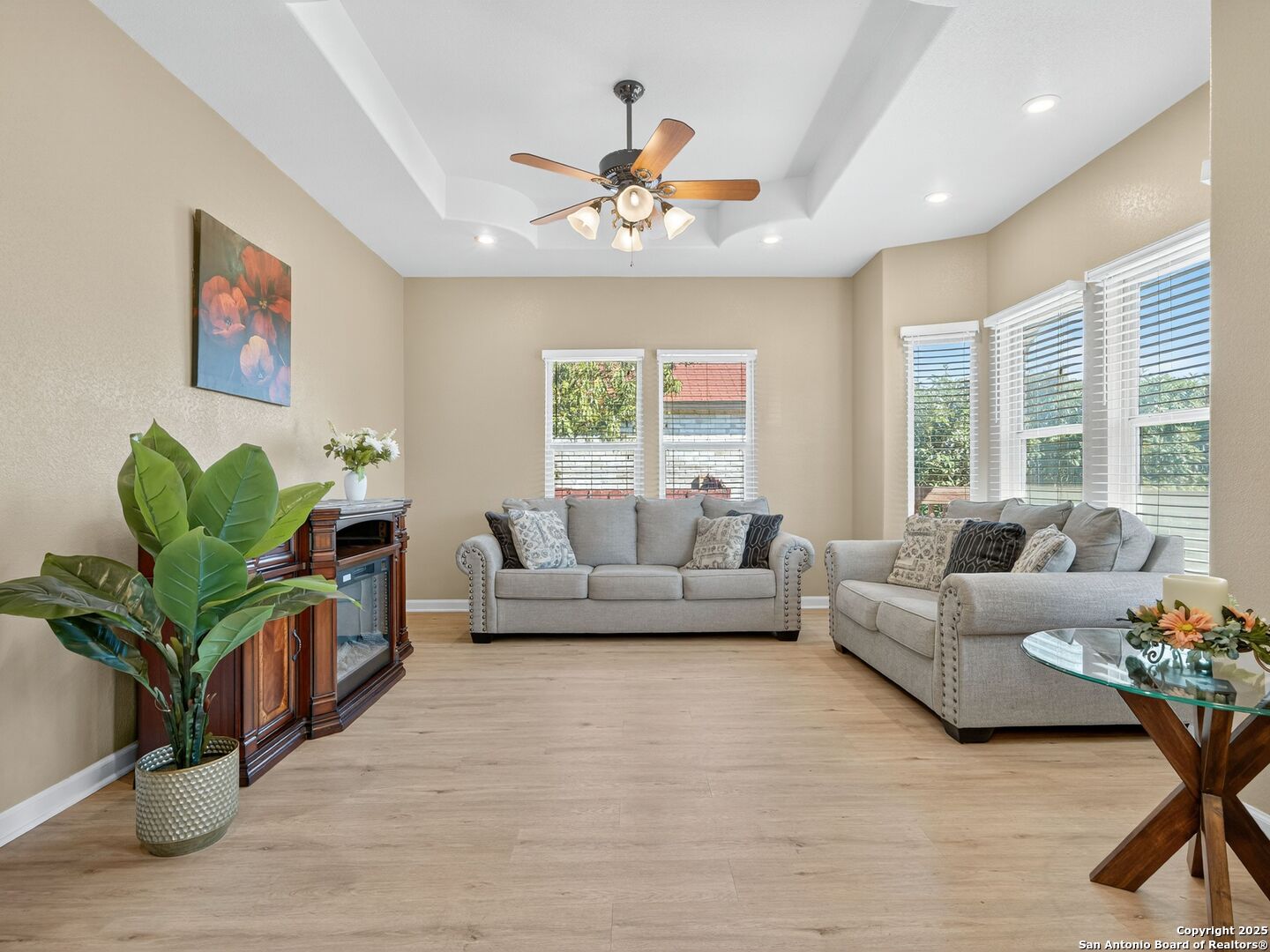 605 Meadow Gate Converse, TX 78109 - Photo 7 of 27 a living room with furniture potted plant and window
