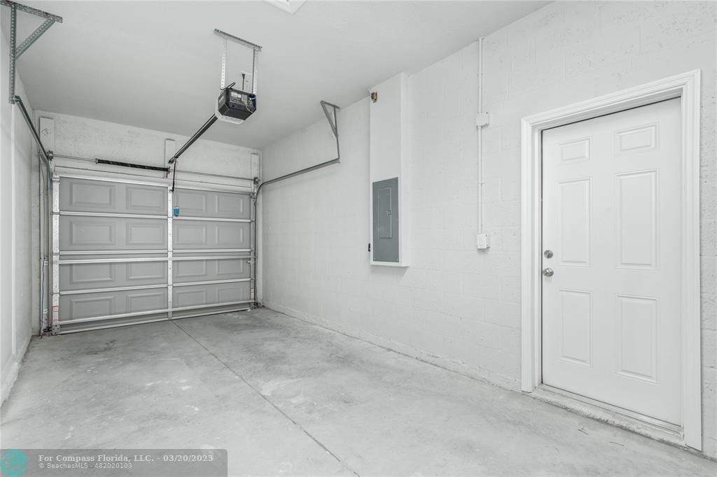 Undisclosed Address Sebring, FL 33870 - Photo 6 of 8 a view of room that has a walk in closet