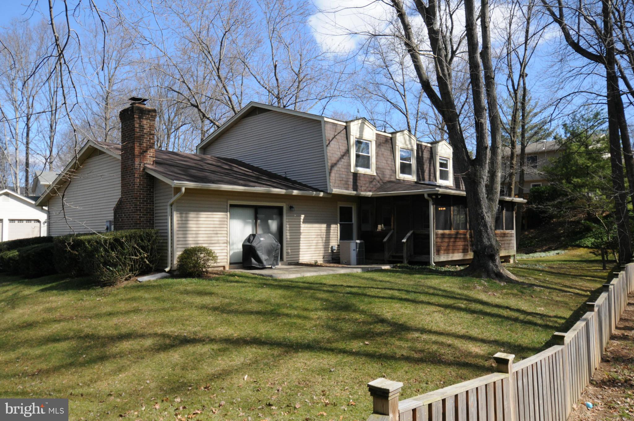 7123 Hanks Place Springfield, VA 22153 - Photo 2 of 27 Exterior (Rear)
