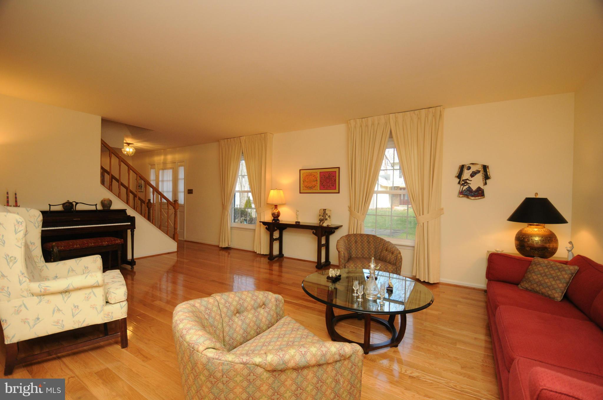 7123 Hanks Place Springfield, VA 22153 - Photo 4 of 27 Living Room