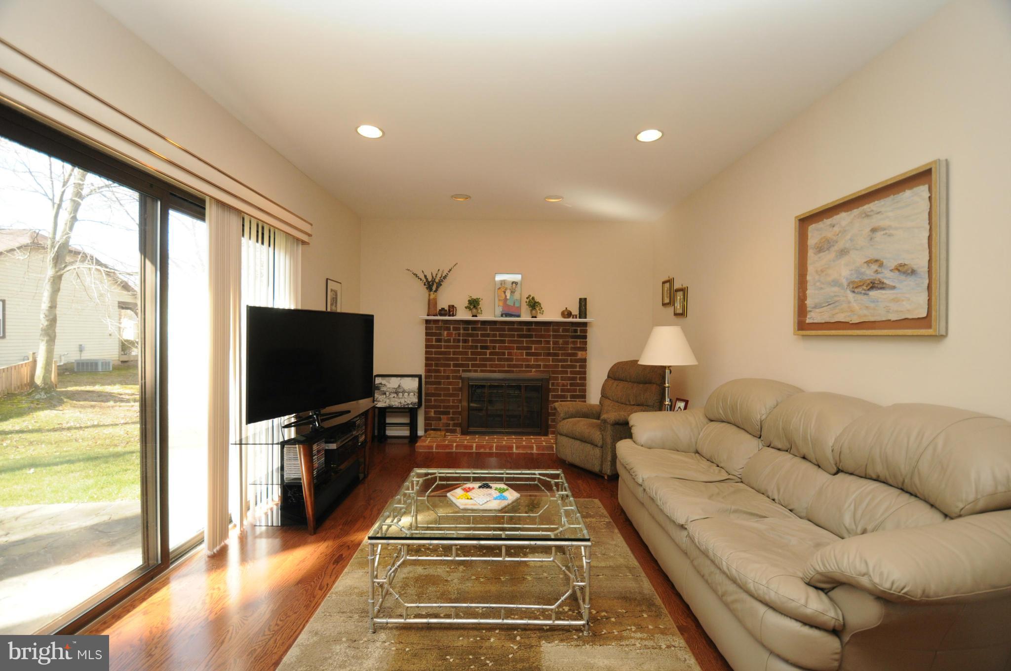 7123 Hanks Place Springfield, VA 22153 - Photo 10 of 27 Family Room