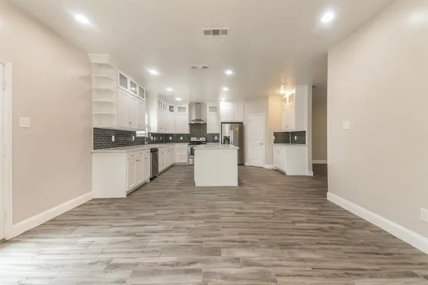$3,465 | 4030 Vineyard Drive, Dallas, TX 75212