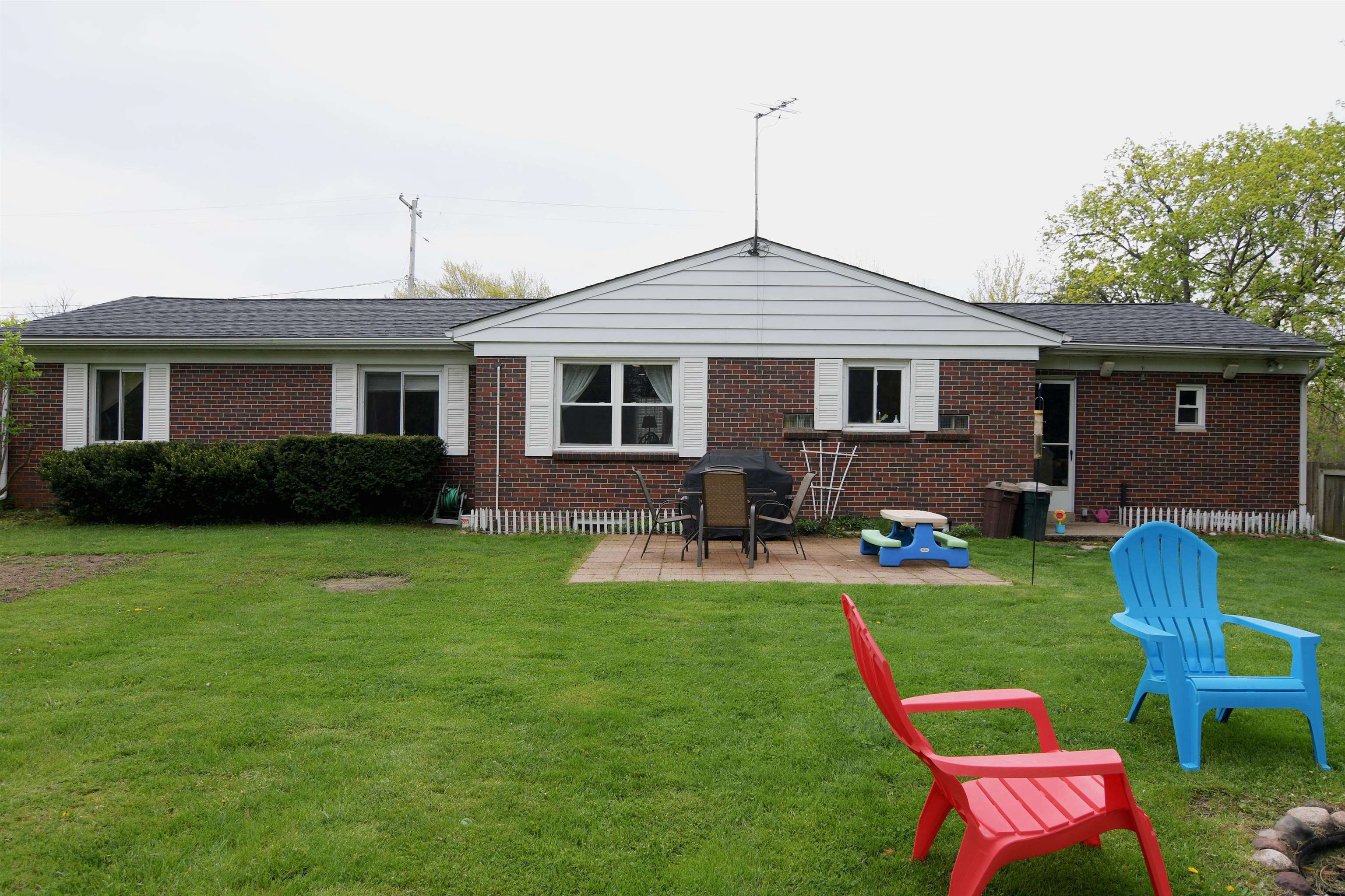 6501 Richfield Road Flint, MI 48506 - Photo 3 of 28 50111328-2.JPG
