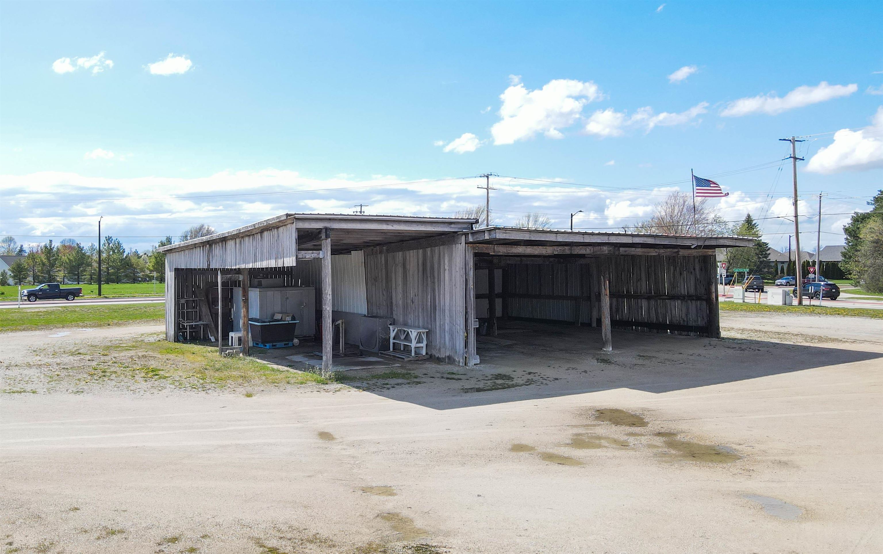 W6471 Manitowoc Road Menasha, WI 54952 - Photo 6 of 11