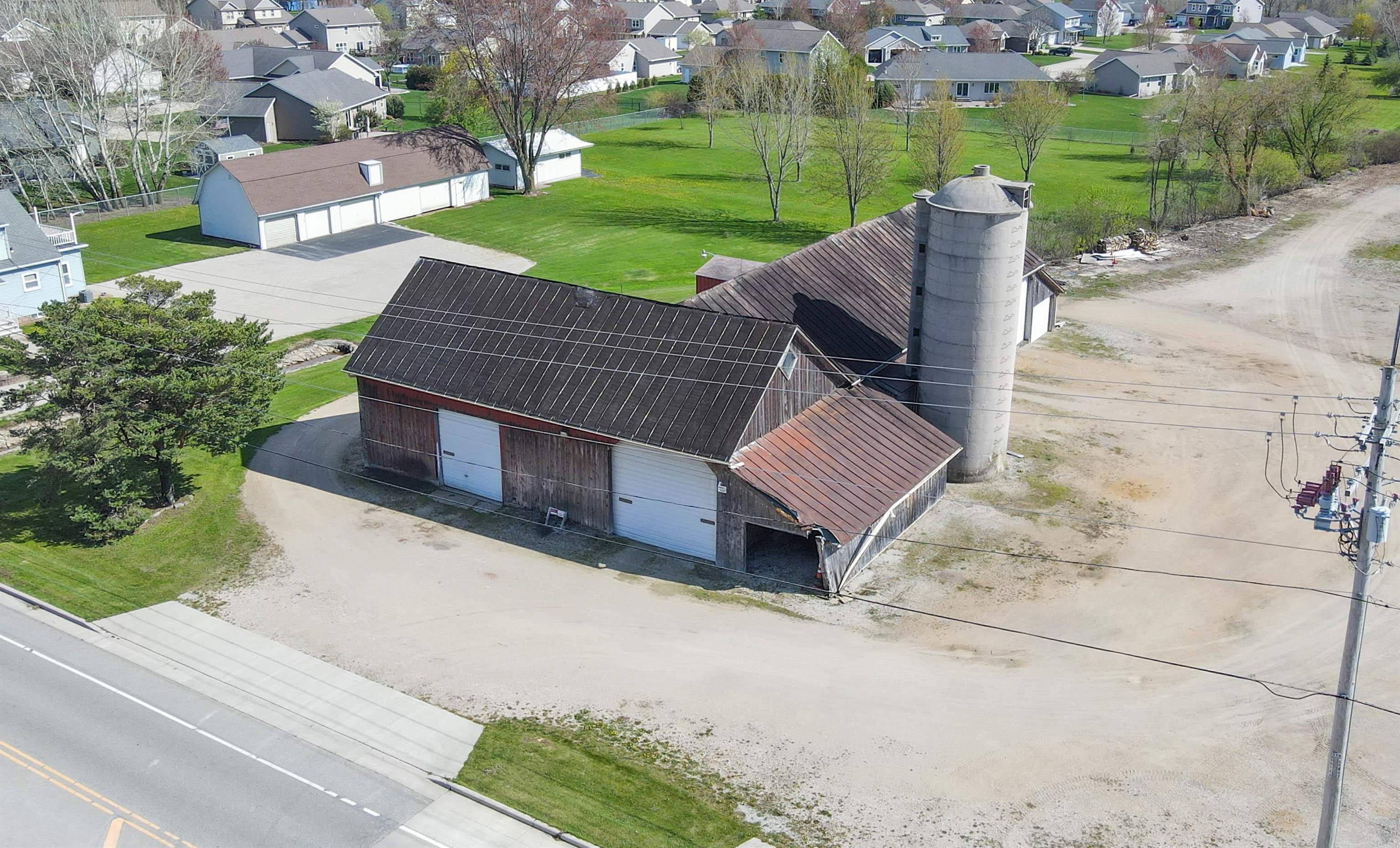 W6471 Manitowoc Road Menasha, WI 54952 - Photo 8 of 11