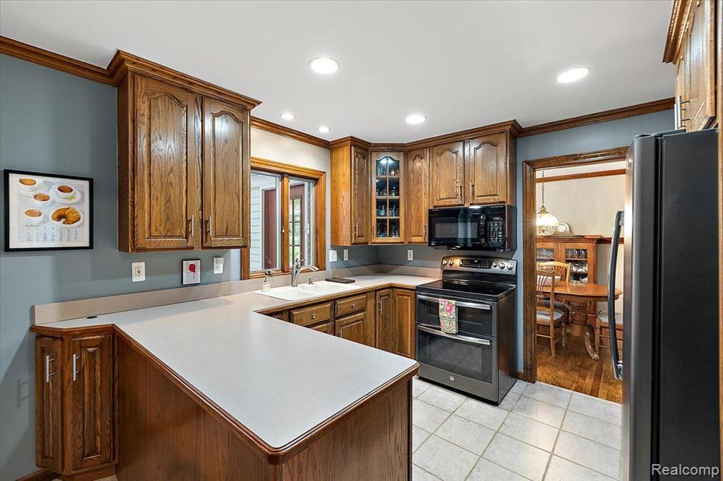 8320 Allen Road Clarkston, MI 48348 - Photo 11 of 69