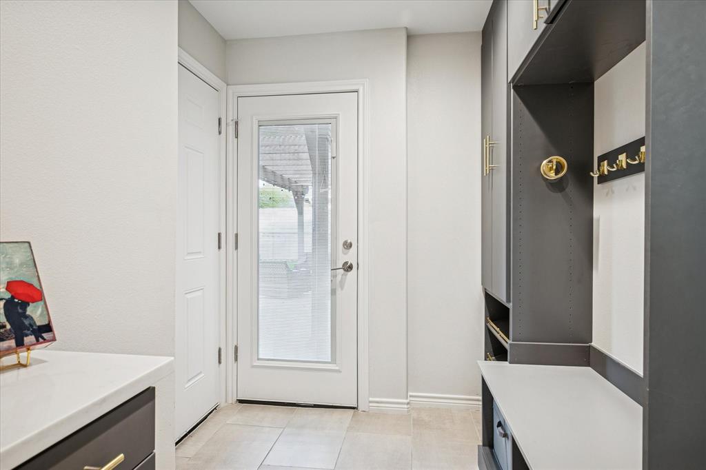 9545 Milltrail Drive Dallas, TX 75238 - Photo 23 of 30 a bathroom with a sink and a mirror