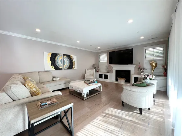 $7,500 | 76 Weston, Irvine, CA 92620