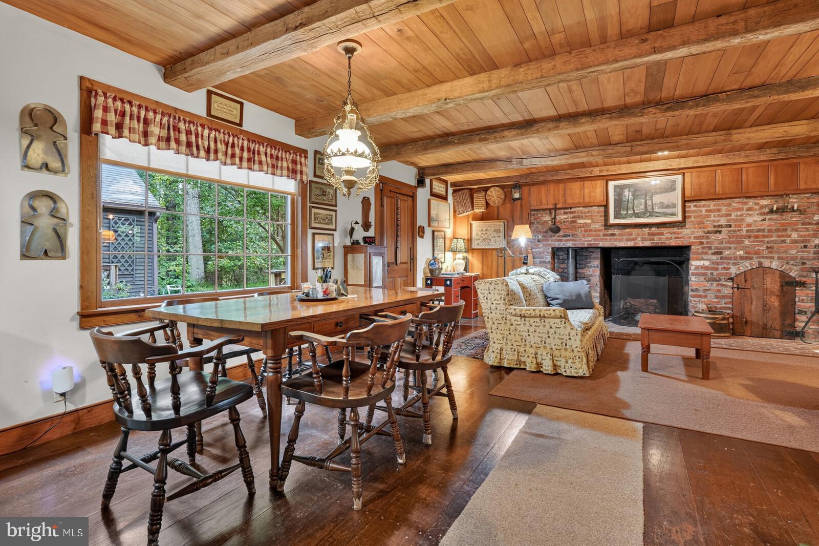 4915 Sundown Road Gaithersburg, MD 20882 - Photo 21 of 64 Seamless entertaining with great open spaces