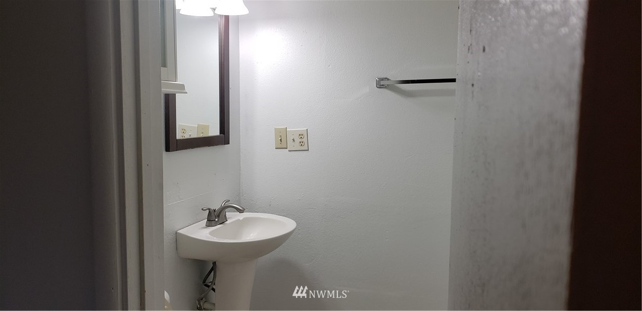 5217 Arrowhead Road Southwest Lakewood, WA 98499 - Photo 9 of 24 Gallery Image 9