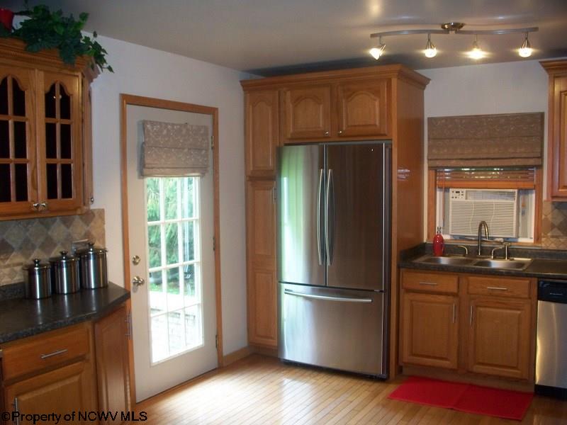 1998 Colfax Road Fairmont, WV 26554 - Photo 5 of 20 Gallery Image 5