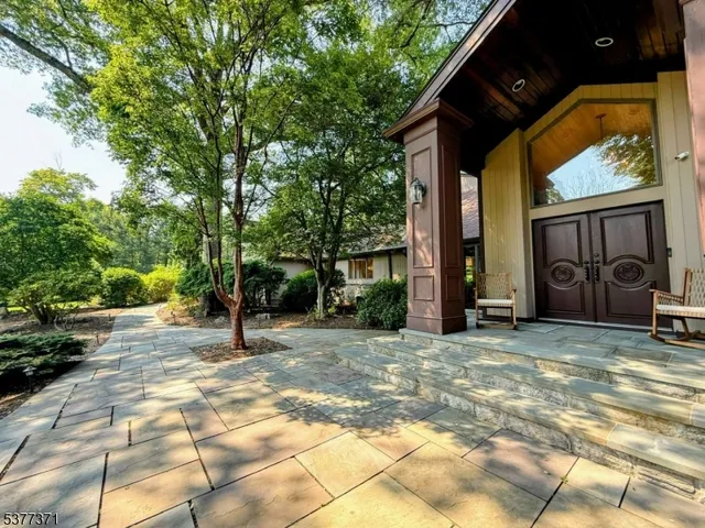 $2,850,000 | 33 Woodfield Lane, Saddle River, NJ 07458