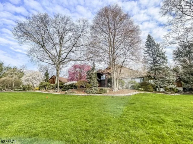 $2,850,000 | 33 Woodfield Lane, Saddle River, NJ 07458