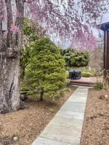 $2,850,000 | 33 Woodfield Lane, Saddle River, NJ 07458