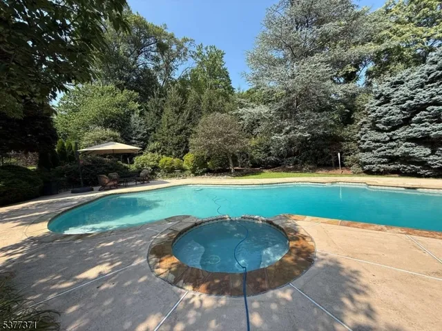 $2,850,000 | 33 Woodfield Lane, Saddle River, NJ 07458