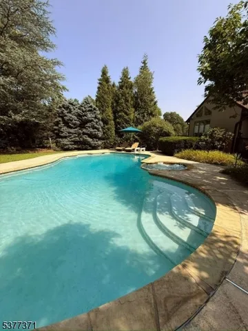 $2,850,000 | 33 Woodfield Lane, Saddle River, NJ 07458