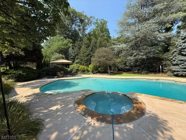 $2,850,000 | 33 Woodfield Lane, Saddle River, NJ 07458