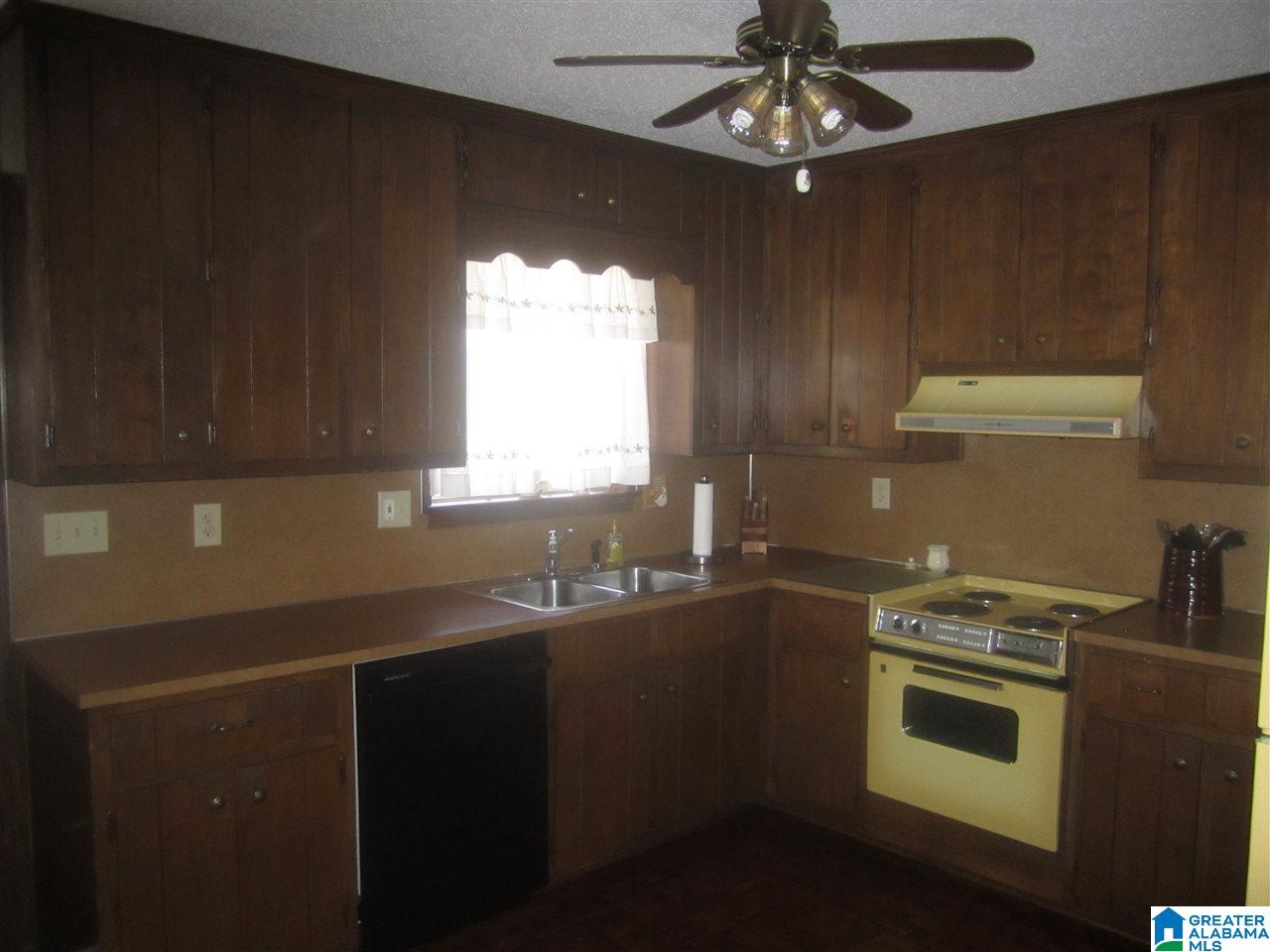 729 Wilderness Road Pelham, AL 35124 - Photo 11 of 32