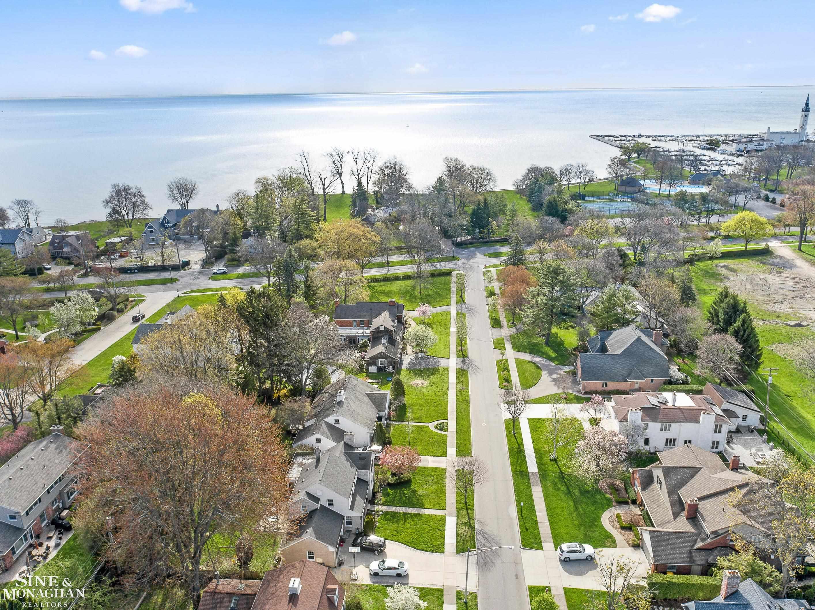 64 Hawthorne Road Grosse Pointe, MI 48236 - Photo 44 of 73 50139450-53bfaecd-b9d6-4405-af30-bfe927c75e81.JPG