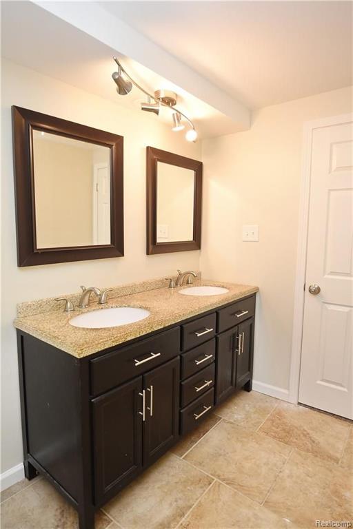 271 Stonetree Circle Rochester Hills, MI 48309 - Photo 28 of 38