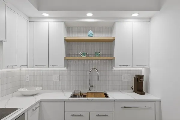 $1,295,000 | 1731 Beacon Street, Unit 114, Brookline, MA 02445