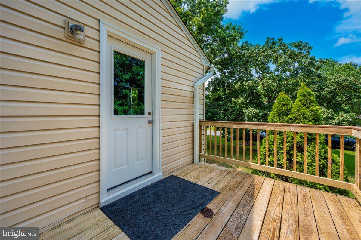 17125 Hoskinson Road Poolesville, MD 20837 - Photo 19 of 60 Here's the decking for a Gas Grill or settee