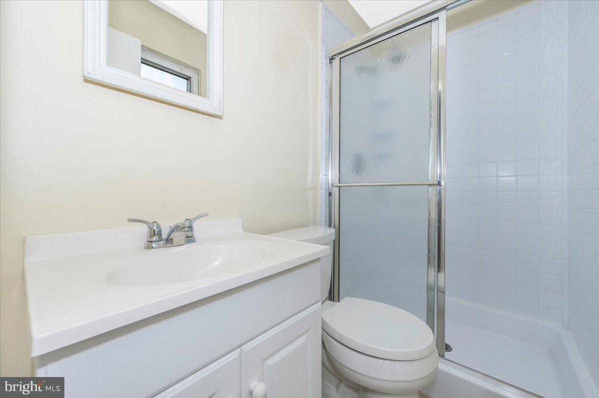 17125 Hoskinson Road Poolesville, MD 20837 - Photo 25 of 60 Primary Bath