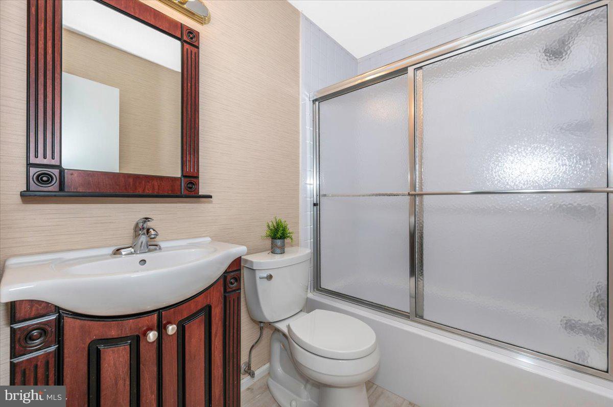 17125 Hoskinson Road Poolesville, MD 20837 - Photo 28 of 60 Hall Full Bath