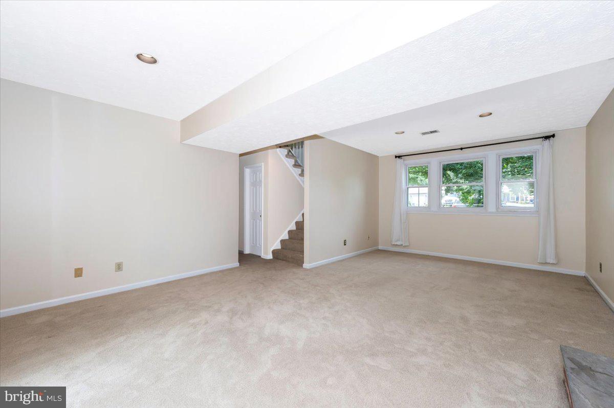 17125 Hoskinson Road Poolesville, MD 20837 - Photo 36 of 60 LL Flooded with natural Light