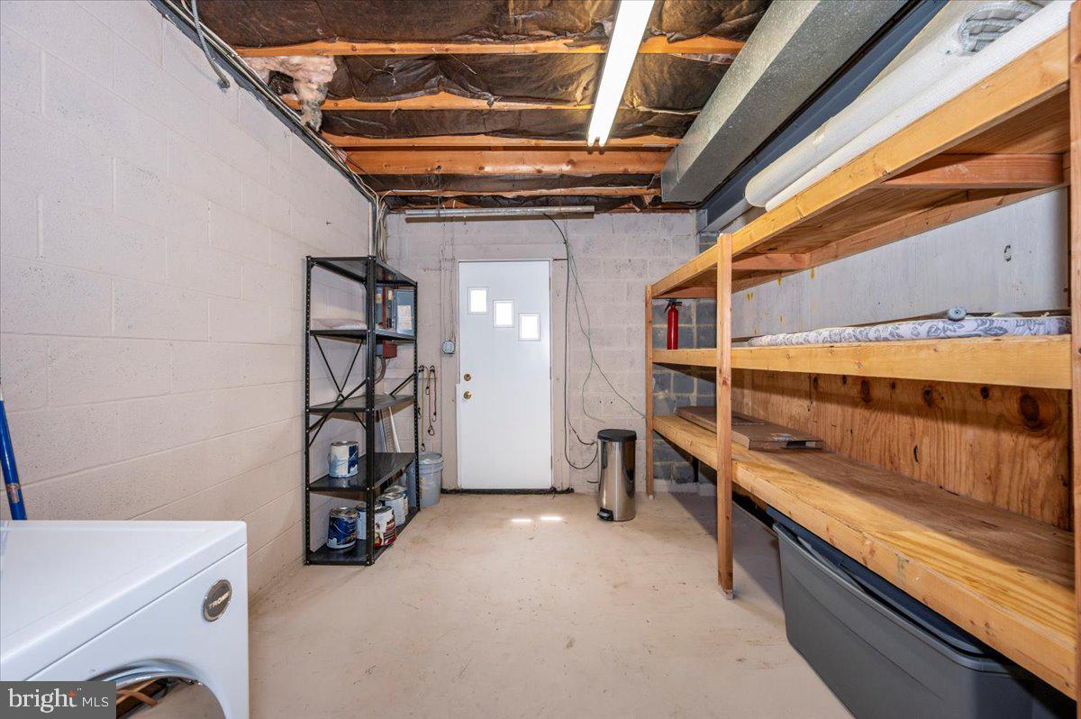 17125 Hoskinson Road Poolesville, MD 20837 - Photo 44 of 60 Consider Finishing off one end a separate Office