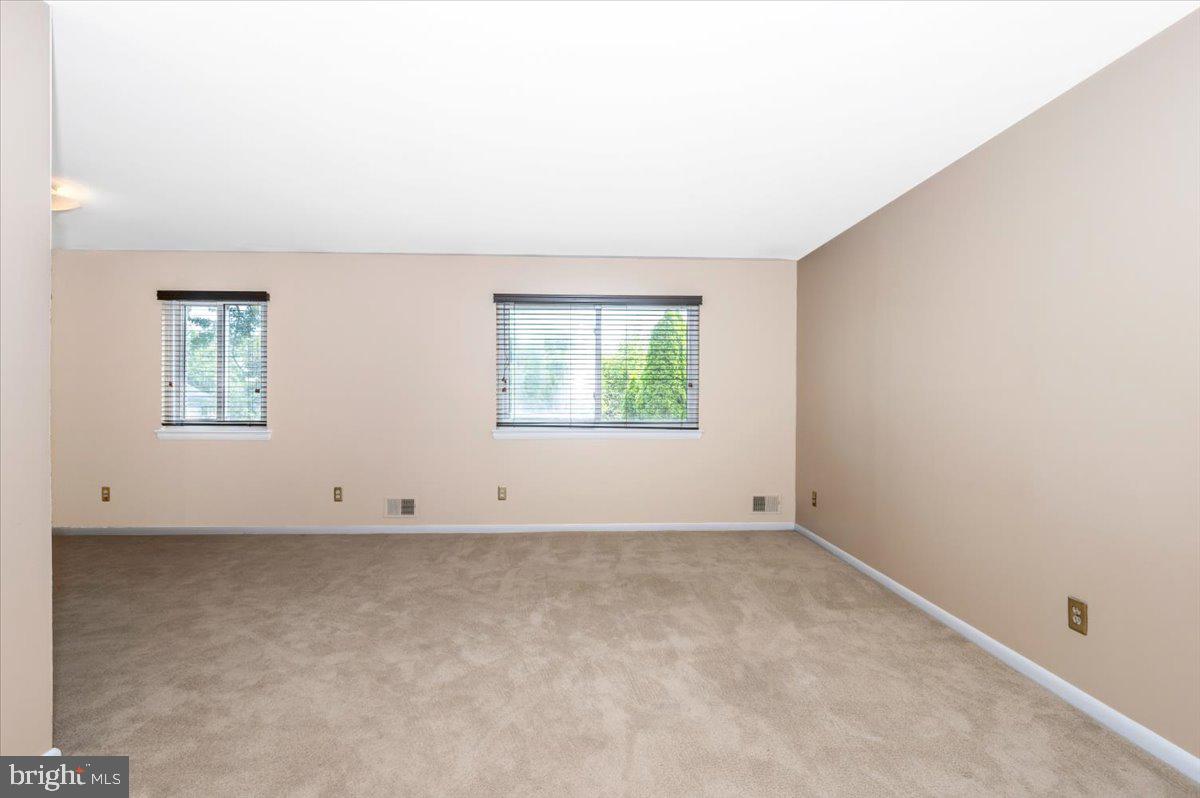 17125 Hoskinson Road Poolesville, MD 20837 - Photo 5 of 60