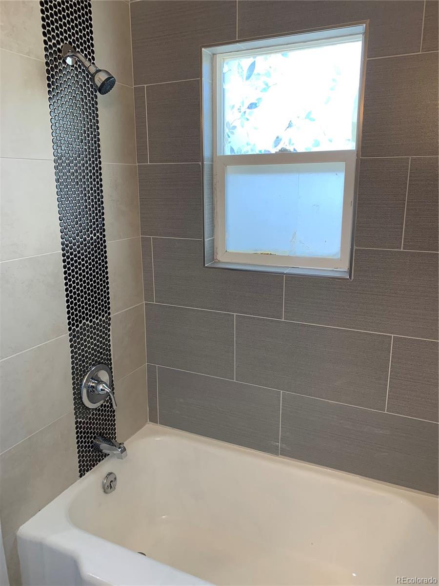400 South Raleigh Street Denver, CO 80219 - Photo 9 of 23 a bathroom with a bathtub