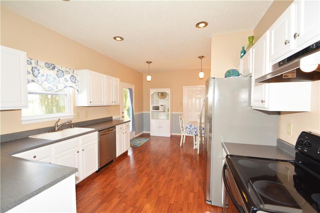 10388 Splendor Way Indianapolis, IN 46234 - Photo 4 of 24 Gallery Image 4