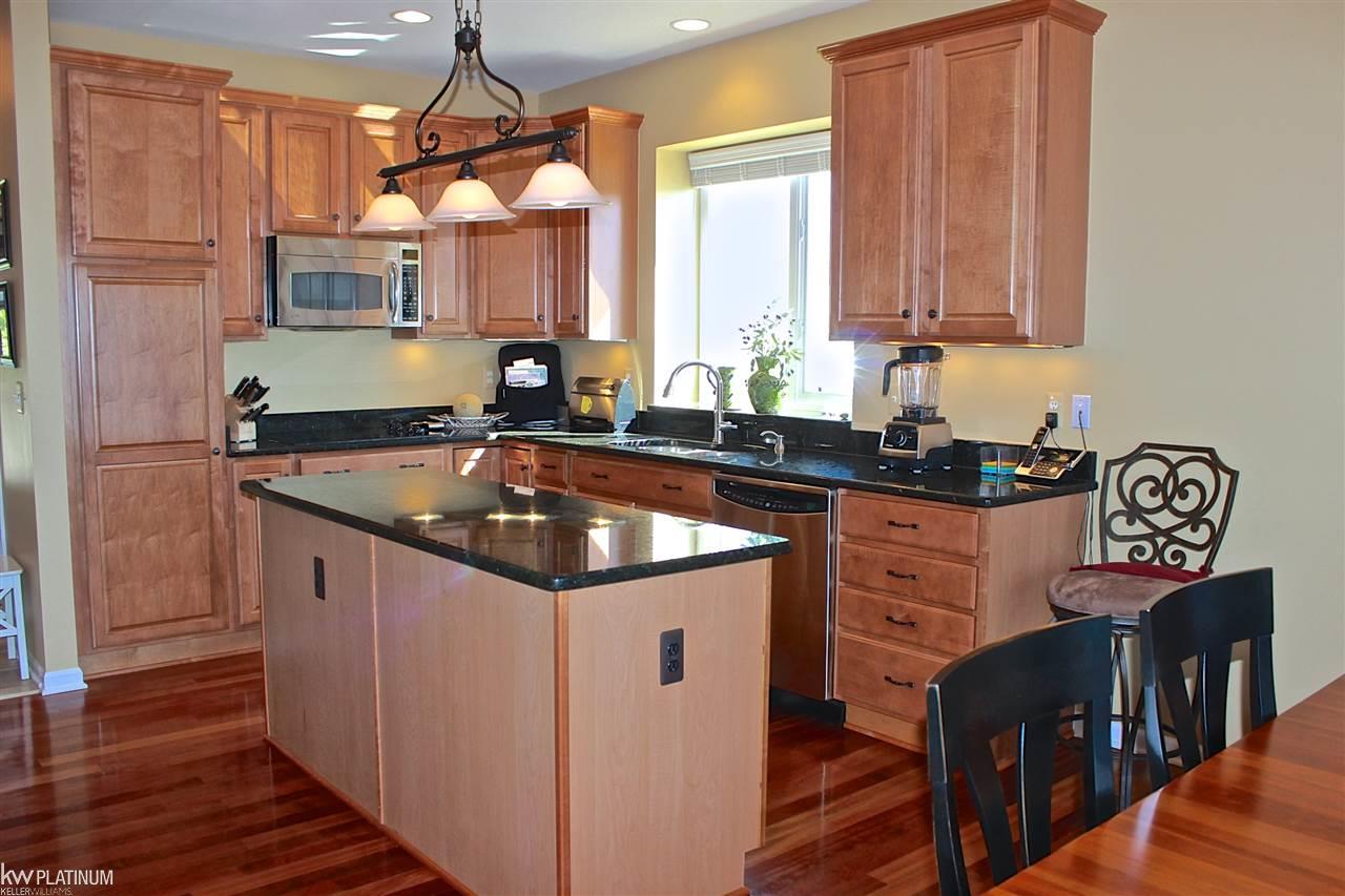 1796 Mackwood Road Rochester, MI 48307 - Photo 23 of 57 31317518-22.JPG