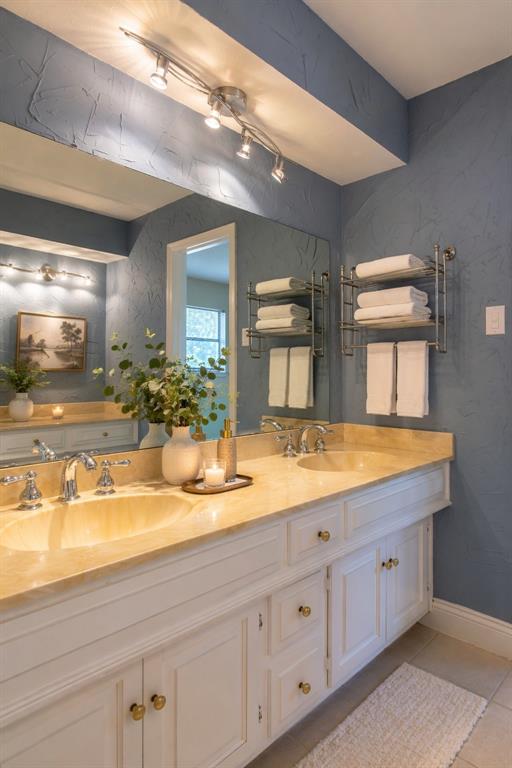 2405 Springpark Way Richardson, TX 75082 - Photo 16 of 40 hall bath virtually staged