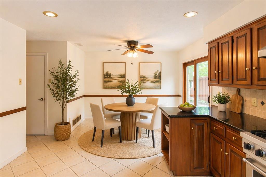 2405 Springpark Way Richardson, TX 75082 - Photo 8 of 40 kitchen nook virtually staged