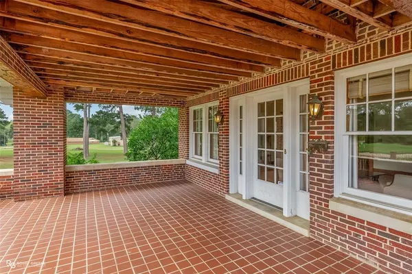 a view of empty room with windows