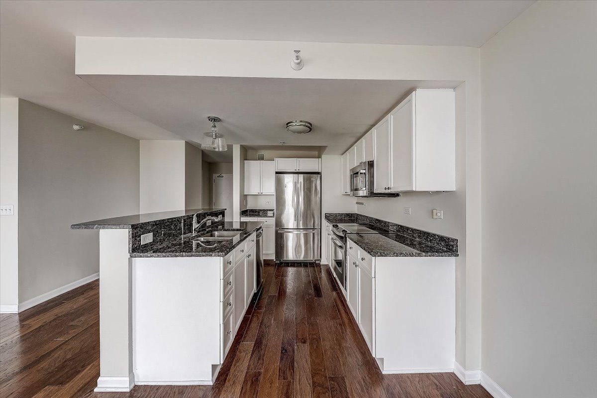 1640 Maple Avenue, Unit 1505 Evanston, IL 60201 - Photo 5 of 29