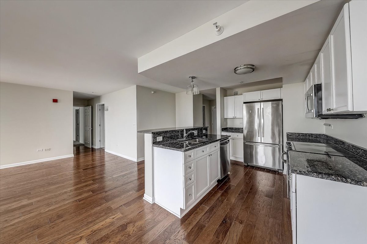 1640 Maple Avenue, Unit 1505 Evanston, IL 60201 - Photo 6 of 29