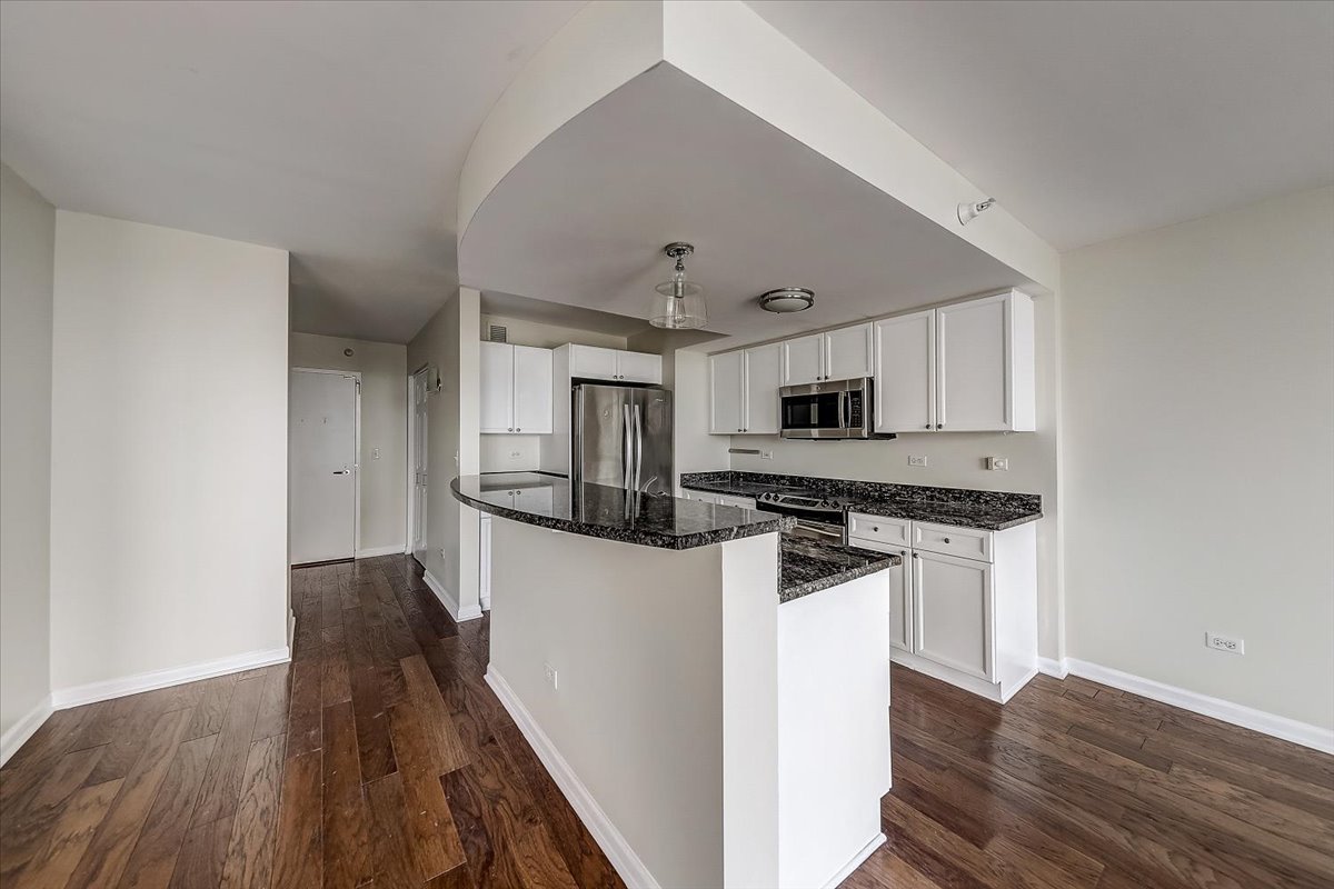 1640 Maple Avenue, Unit 1505 Evanston, IL 60201 - Photo 9 of 29