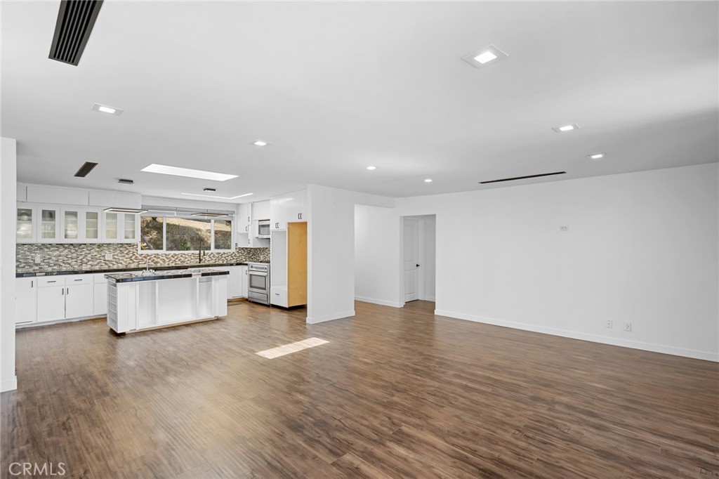 10652 Vanora Drive Sunland, CA 91040 - Photo 4 of 31