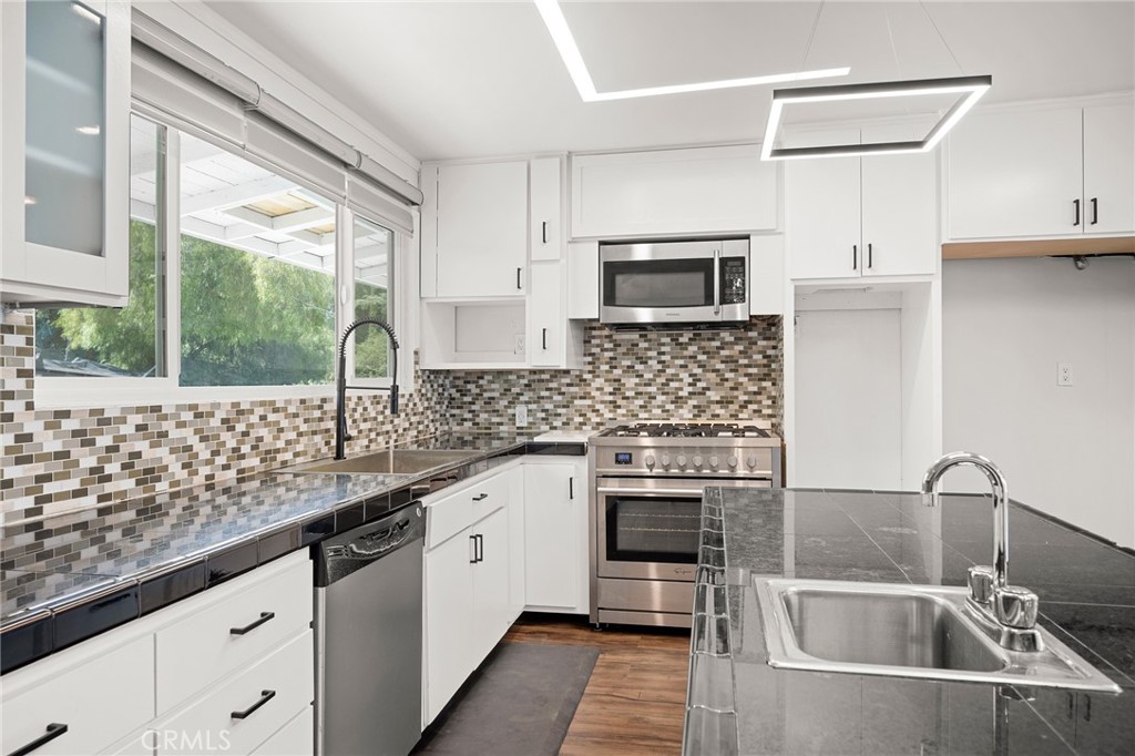 10652 Vanora Drive Sunland, CA 91040 - Photo 7 of 31