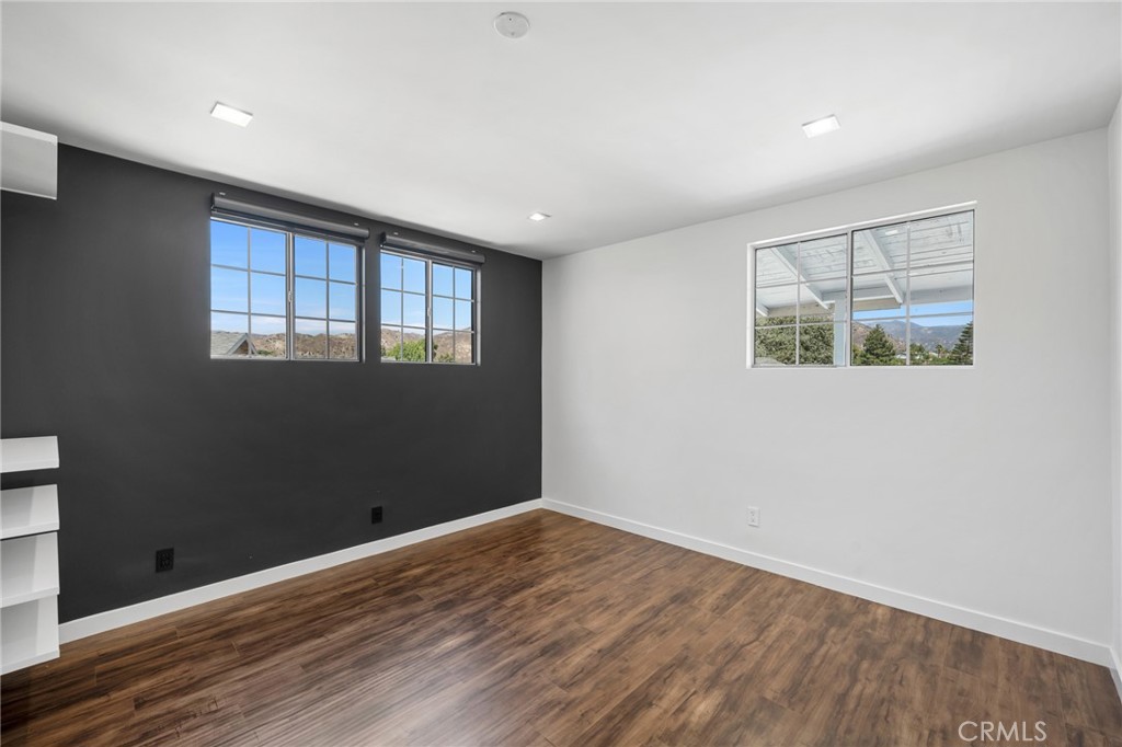 10652 Vanora Drive Sunland, CA 91040 - Photo 8 of 31