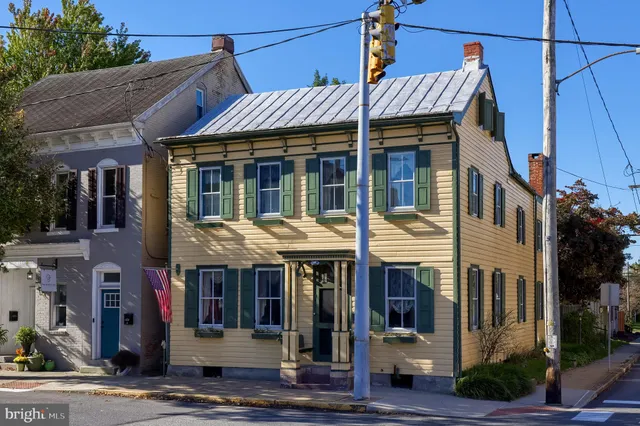 $423,000 | 2 South Charlotte Street, Manheim, PA 17545